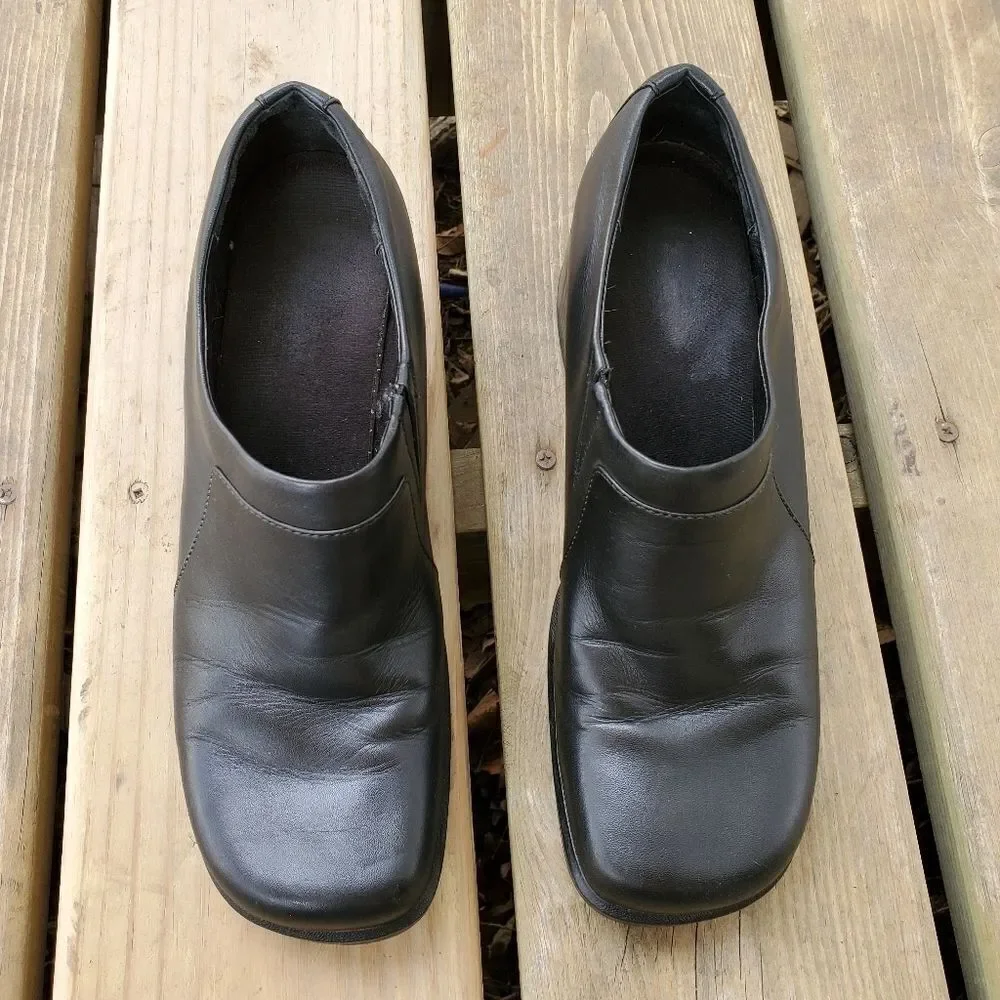 Vintage 90s y2k Clarks Square Toe Chunky Heel Black Leather Heeled Loafer Bootie